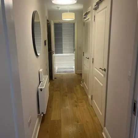 Luxurious Entire With Grand Living Space And Panoramic Balcony Views ダブリン