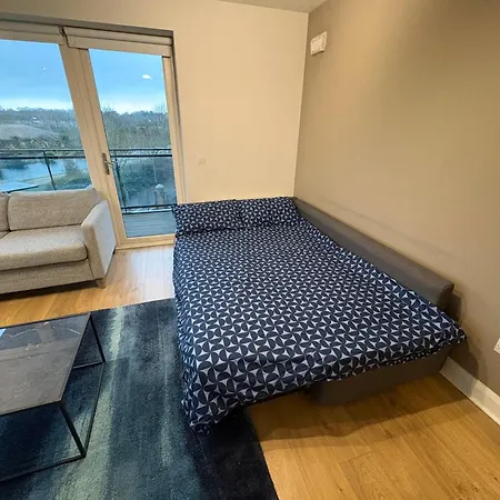 Luxurious Entire With Grand Living Space And Panoramic Balcony Views ホームステイ *