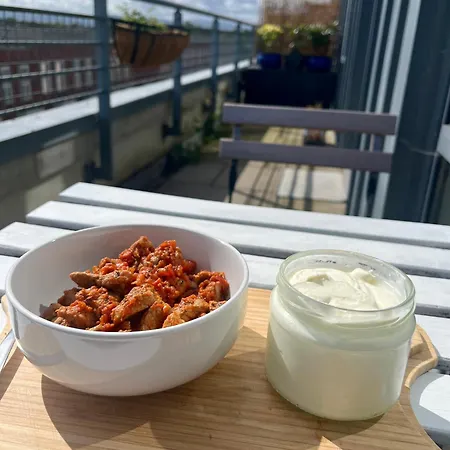 Проживание в семье Luxurious Entire With Grand Living Space And Panoramic Balcony Views *