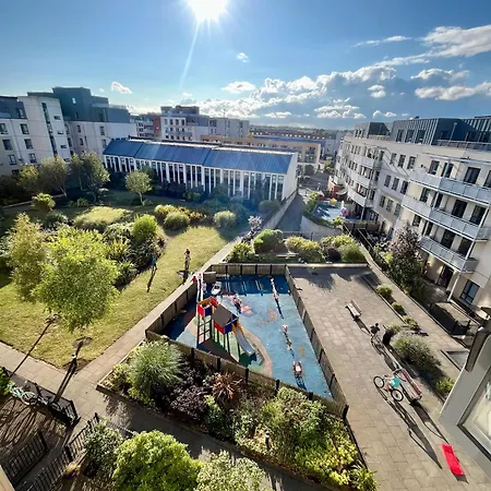 Luxurious Entire With Grand Living Space And Panoramic Balcony Views Homestay Dublin