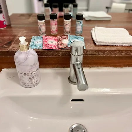 Luxurious Entire With Grand Living Space And Panoramic Balcony Views Дублин