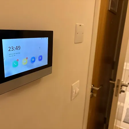 Luxurious Entire With Grand Living Space And Panoramic Balcony Views Дублин