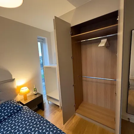 Luxurious Entire With Grand Living Space And Panoramic Balcony Views * 더블린