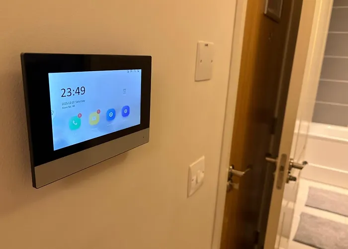 Luxurious Entire With Grand Living Space And Panoramic Balcony Views Dublin