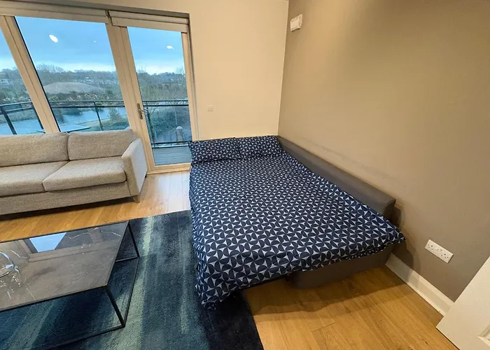 Luxurious Entire With Grand Living Space And Panoramic Balcony Views Habitación en casa particular *