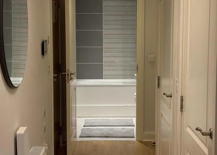 Luxurious Entire With Grand Living Space And Panoramic Balcony Views * Dublín