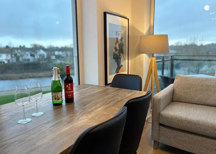 Habitación en casa particular Luxurious Entire With Grand Living Space And Panoramic Balcony Views Dublín