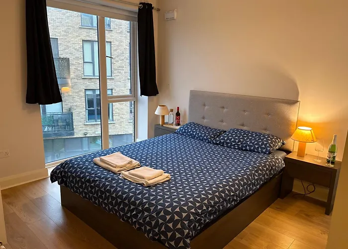 Luxurious Entire With Grand Living Space And Panoramic Balcony Views Habitación en casa particular