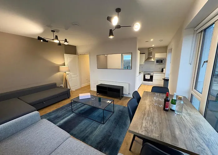 Luxurious Entire With Grand Living Space And Panoramic Balcony Views Δουβλίνο