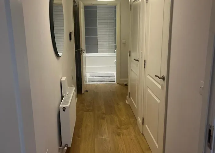 Luxurious Entire With Grand Living Space And Panoramic Balcony Views Δουβλίνο