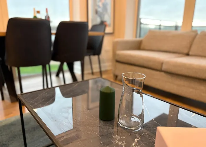 Luxurious Entire With Grand Living Space And Panoramic Balcony Views * Δουβλίνο