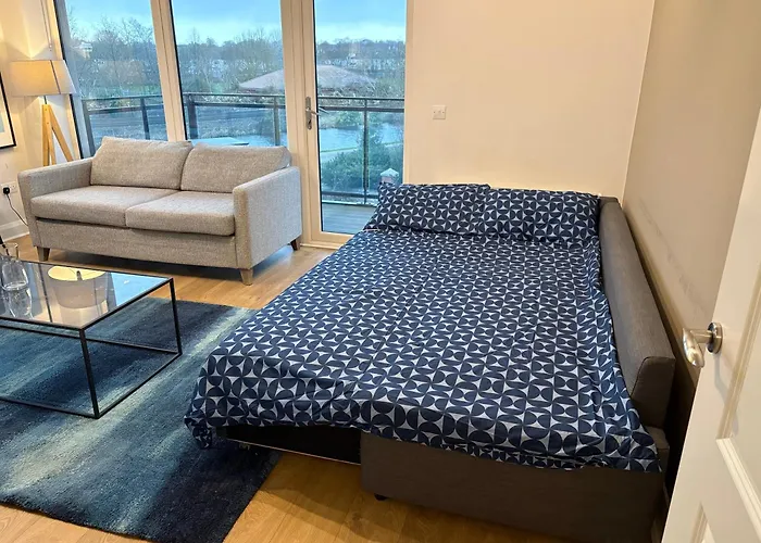 Luxurious Entire With Grand Living Space And Panoramic Balcony Views Δωμάτια σε οικογενειακή κατοικία